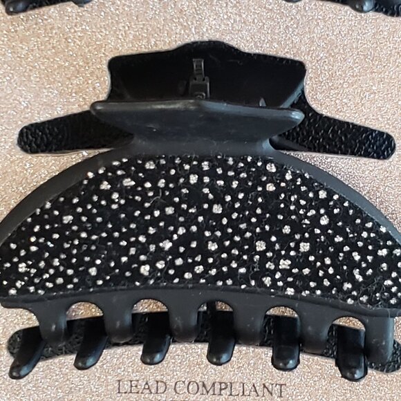 Natasha Set of 2 Claw Clips - Red Crystals & Silver Crystals -BRAND NEW ON CARD - Picture 3 of 3